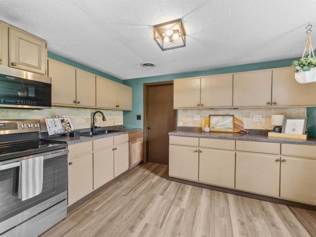 27916 Highway 80