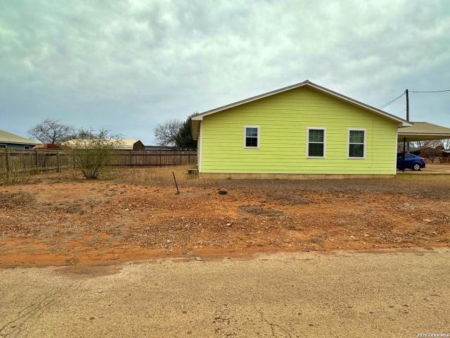 279 Edwards Ave, Charlotte, TX 78011 | MLS #1947
