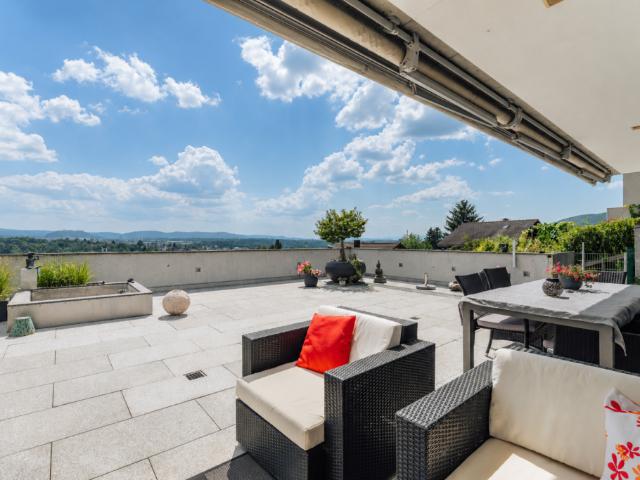 279 m² Wohnen unverbaubarem Panorama modernes 7½ Zimmer Terrassenhaus in Möriken
