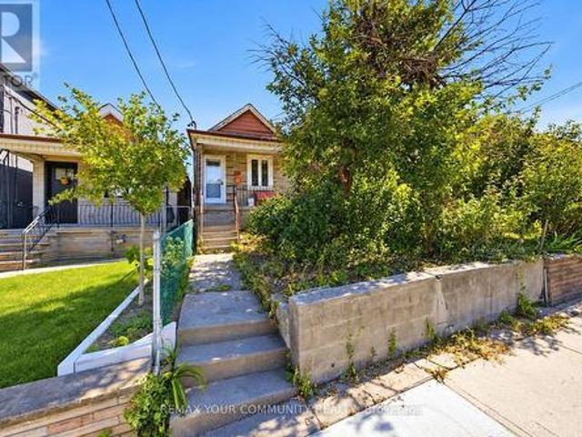 279 Mcroberts Avenue, Toronto, ON, M6E 4P8 house for sale | Listing ID W14080 | Royal LePage