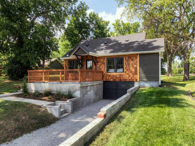 2804 Lakeshore Dr