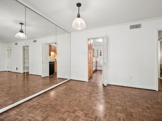 2805 Foxcroft #204 Road # 204