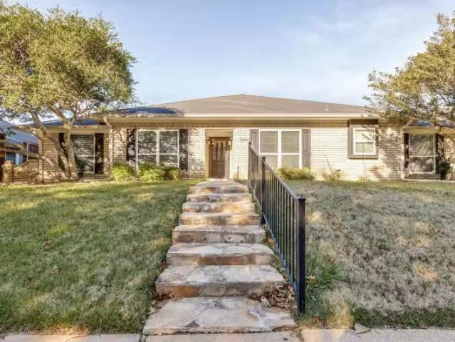 2805 Staffordshire Dr, Carrollton, TX 75007 MLS 21133392