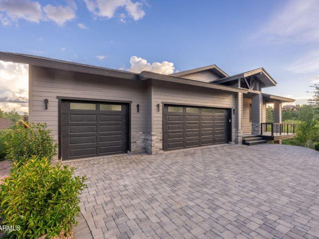 2806 E Coyote Mint Circle