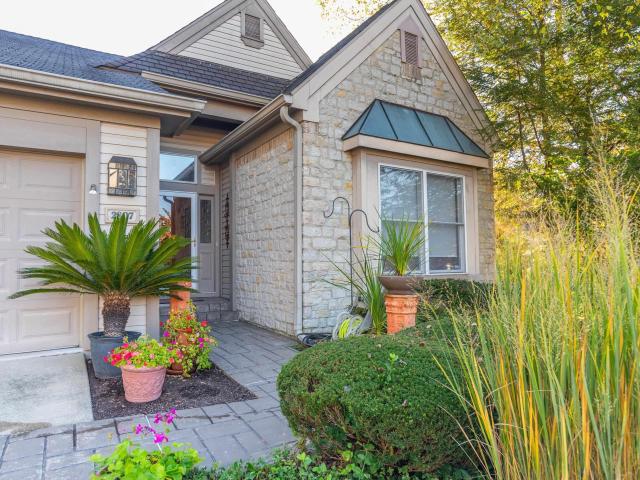 2807 S St Remy Circle