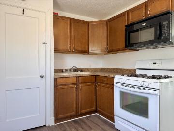 2809 Bildahl St, 2 beds, 1 full bath