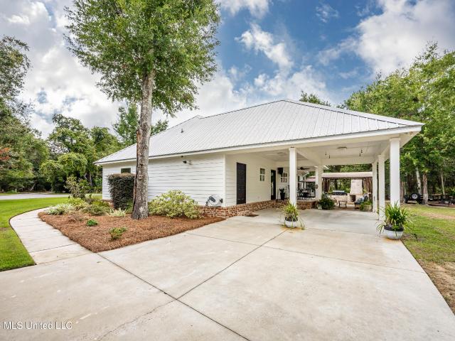 2809 Robert Hiram Drive