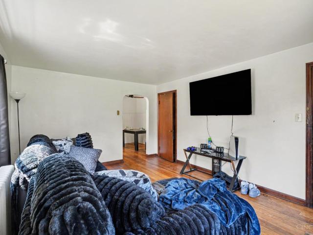 2809 Temple Ave