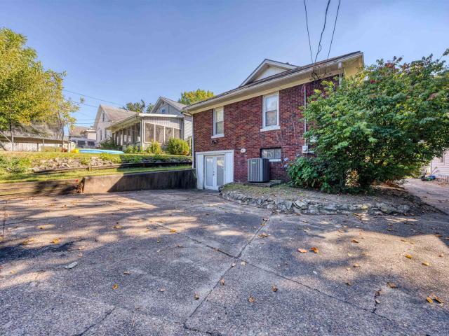 2801 Hillcrest Terrace