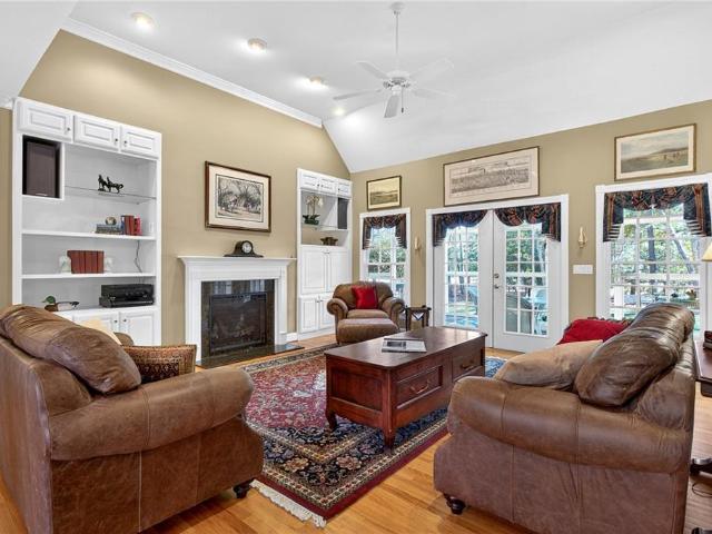 2801 Lawnes Creek RD