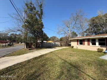 2801 Woodlawn Avenue