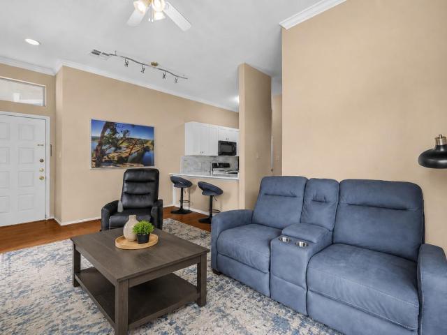 2802 Nueces St # 201