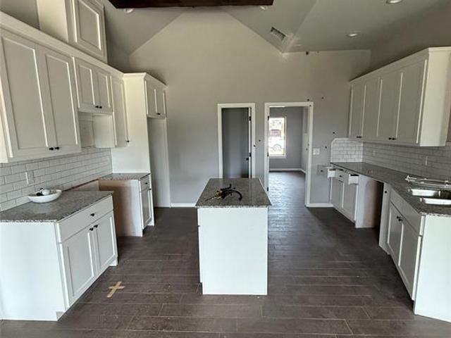 2802 N Cedar Ridge Drive
