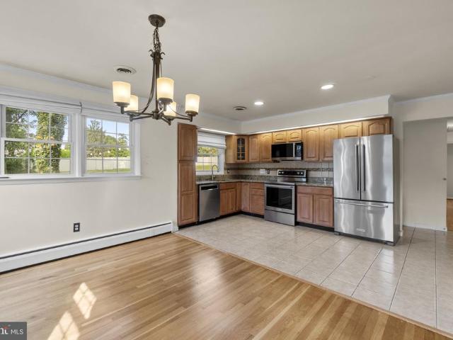 2802 Greenway Drive