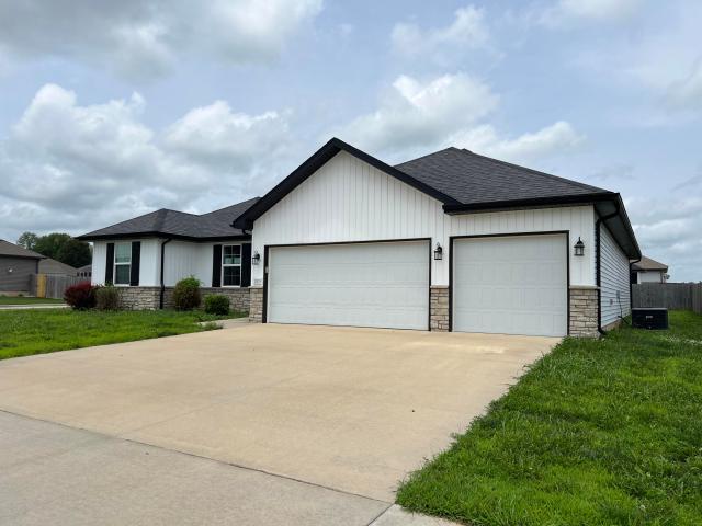2803 E Auburn Hills Street