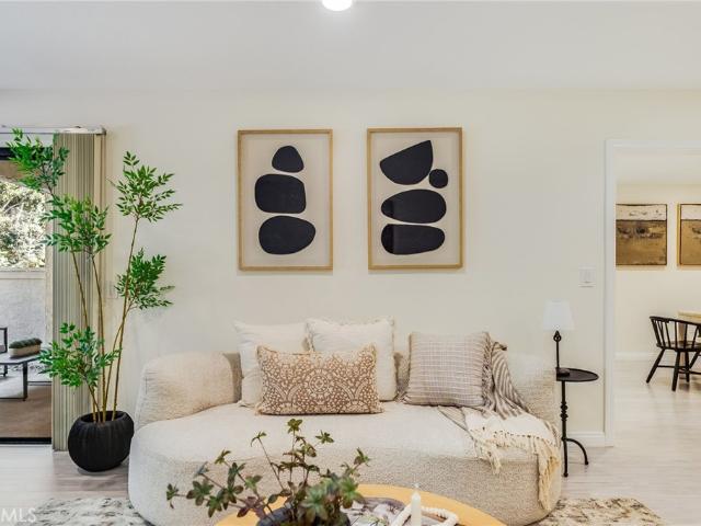 280 Cagney 103