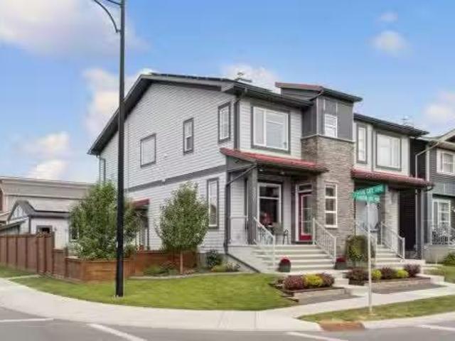 280 Chinook Gate Park Sw, Airdrie, AB, T3B 4V3 house for sal.