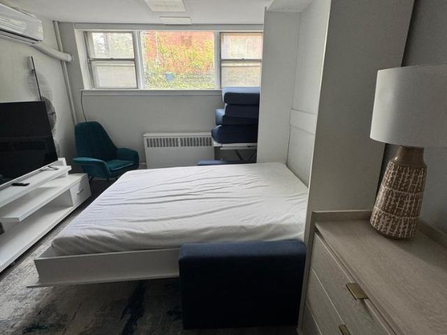 280 Laurier Ave. E, Ottawa, ON K1N 6P5, Canada
