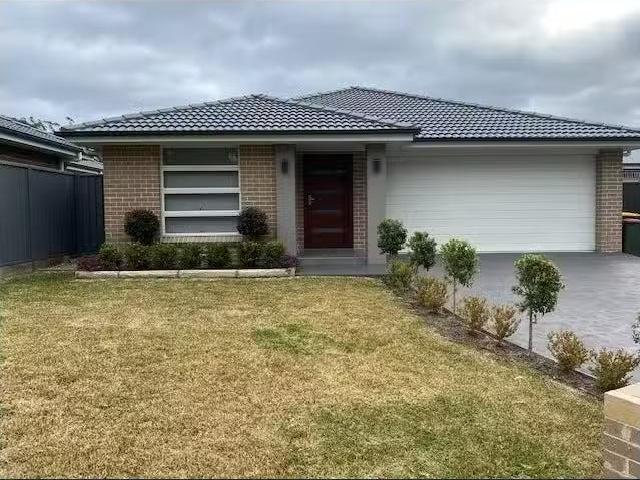 280 Thirlmere Way, Thirlmere House for rent Listed by Blink N.