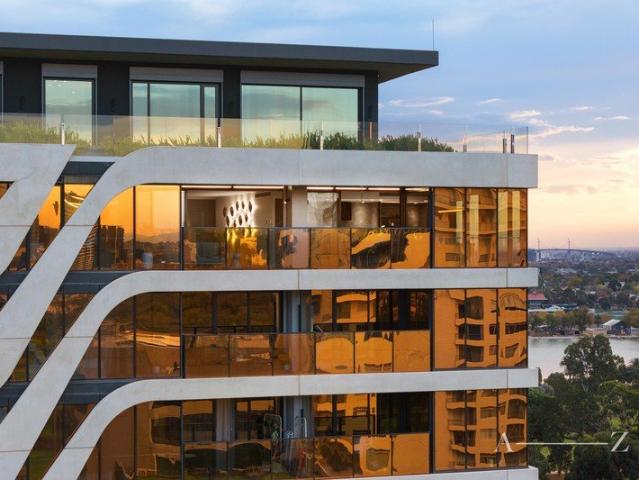 280sqm Sub Penthouse Luxury with Unrivalled Park, Lake & City Views