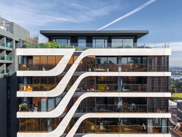 280sqm Sub Penthouse Luxury with Unrivalled Park, Lake & City Views