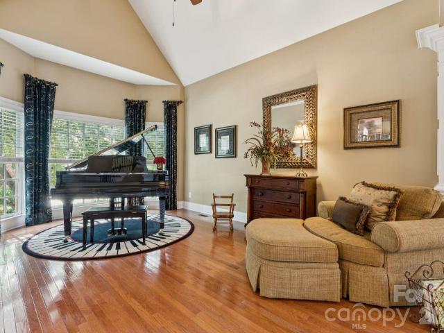 2815 Bevis Lane