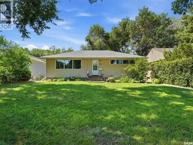 2816 Queen Street, Regina, SK, S4S 2E4 house for sale | Listing ID SK044286 | Royal LePage