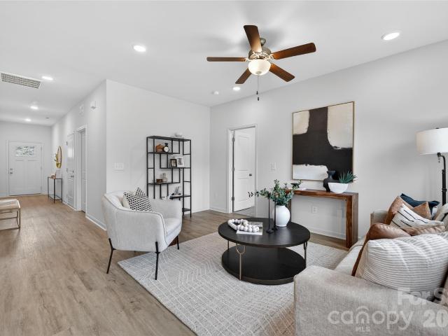 2817 17th Street Court NE