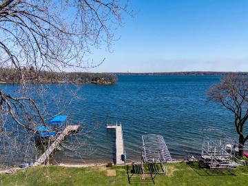 2818 Breezy Heights Dr