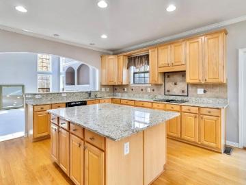 2819 Heritage Oaks Circle
