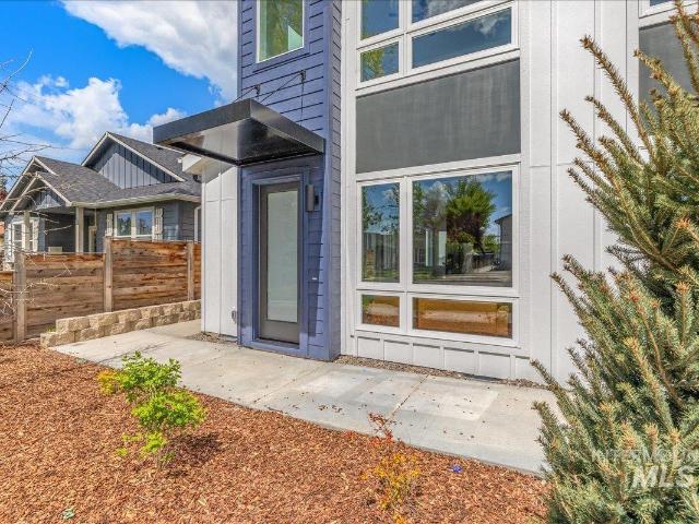 2810 W Bannock St 1