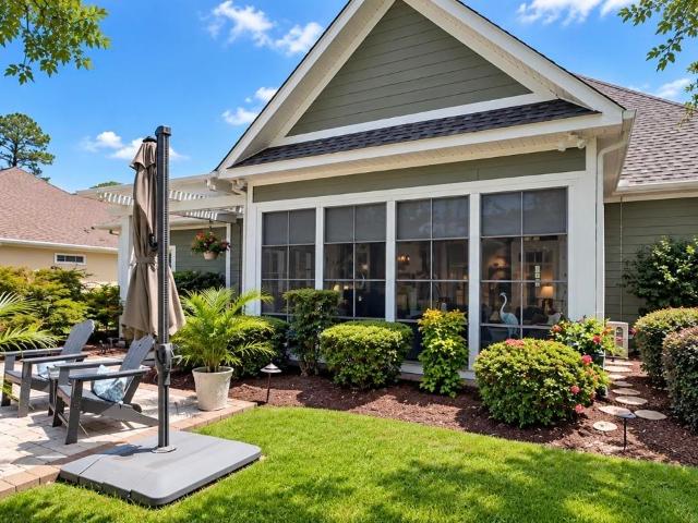 2811 McLeod Ln