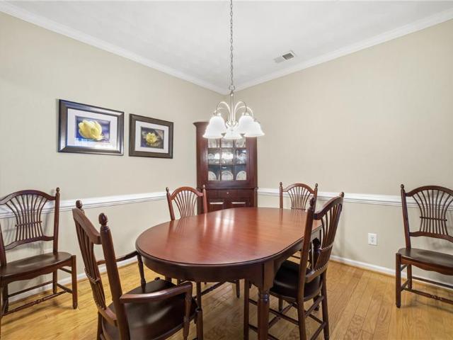 2811 Crescent Moon CT