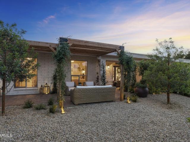2811 e corrine drive