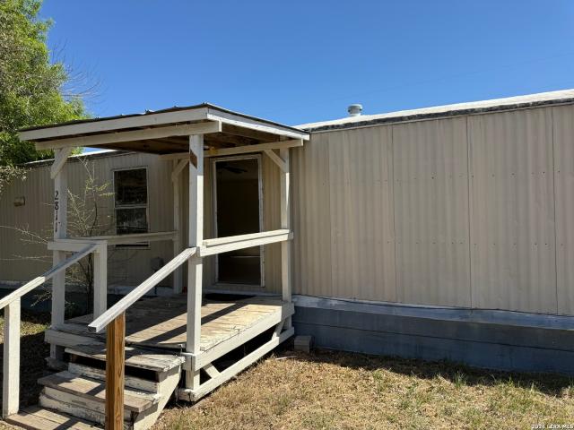 2811 Southern Breeze, Hondo, TX 78861 | MLS #1950