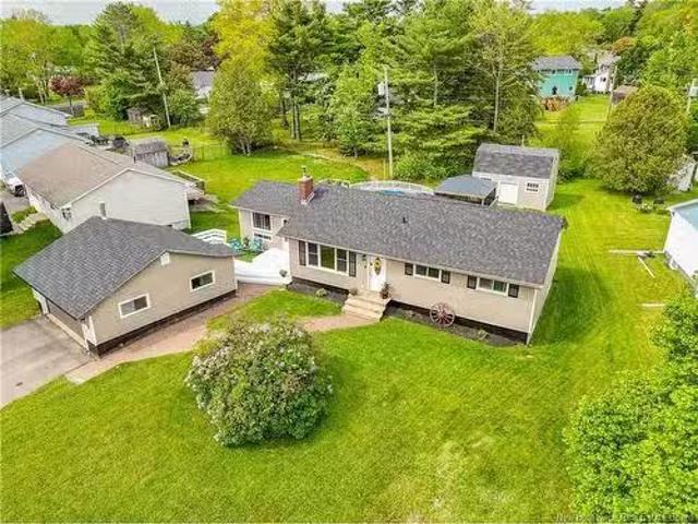 281 Canterbury Dr, Fredericton, NB, E3B 4M2 house for sale.
