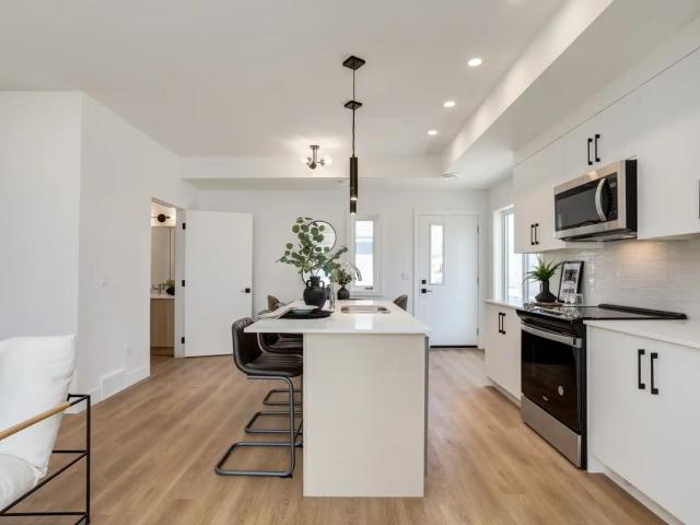 2825 17 Street Southwest
