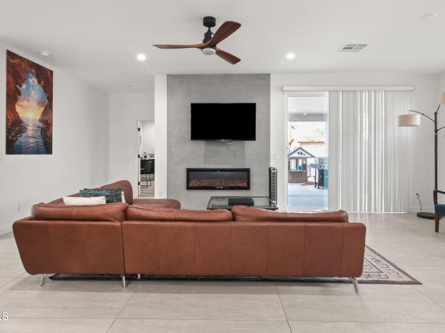 2826 N 28TH Place