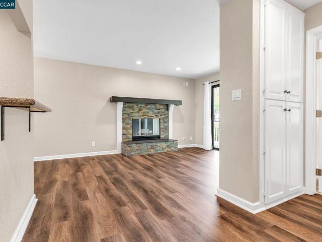 2827 Monument Blvd 21