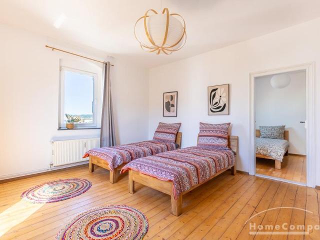 28289 HomeCompany Möbliert/Furnished Hübsche große Altbauwohnung mit Holzfußboden in Meißen Mansardgeschoß! max. 4 Personen