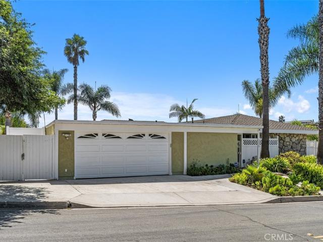 2820 Via Montecito