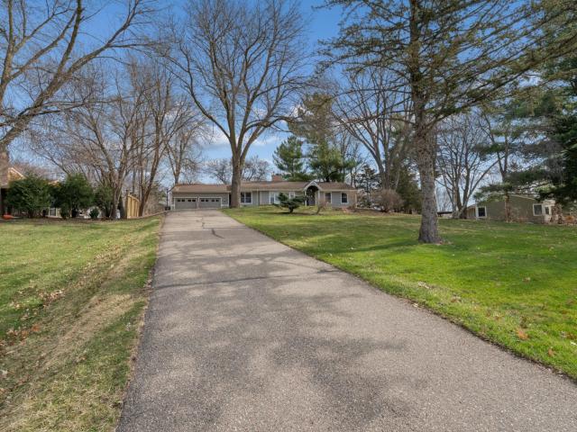 2820 Washta Bay Rd, Chanhassen, MN 55331 | MLS #7045