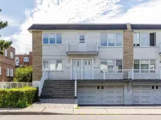 2820 2822 Rue Mcwillis, Montréal Saint Laurent, QC, H4R 1M.