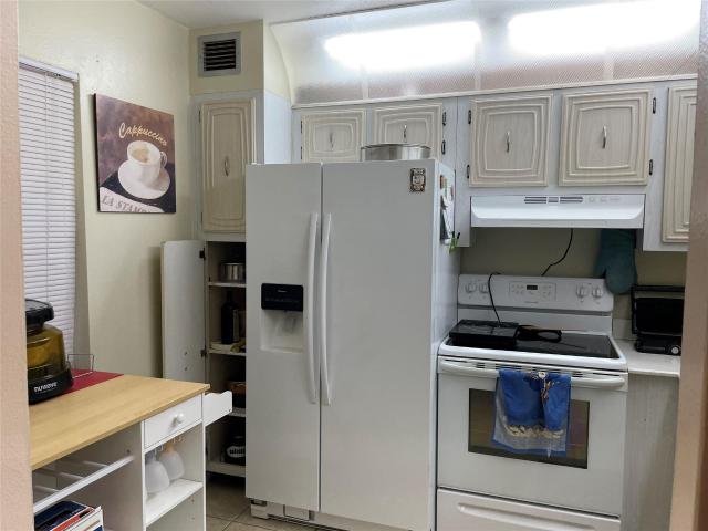 2821 Somerset Dr, Unit 118, Lauderdale Lakes, FL 33311 | MLS #B26013