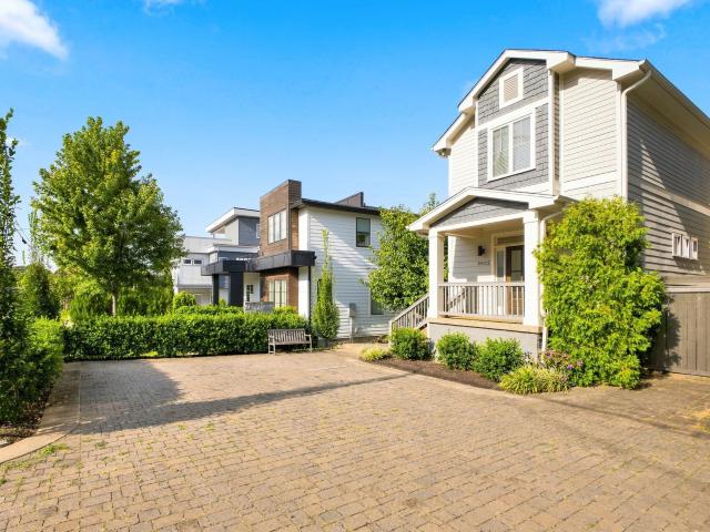 2822 W Kirkwood Ave
