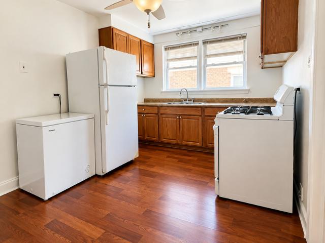 2823 W balmoral Street # 2W