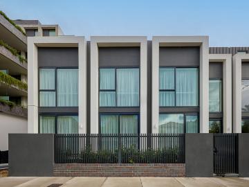 2/82 Holyrood Street, Hampton VIC 3188 Townhouse For Rent | Domain