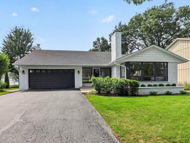 282 Stonegate Rd, Clarendon Hills, IL 60514
