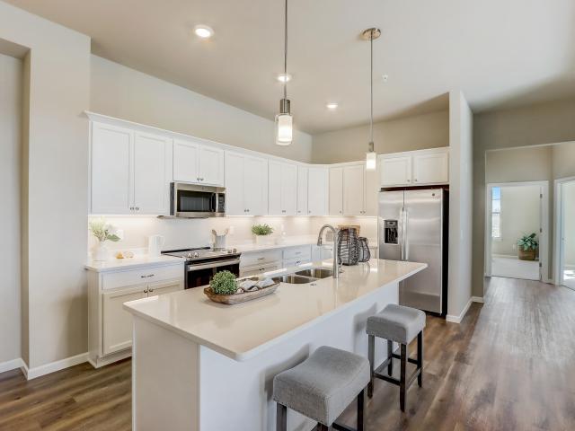 2836 Fox Lake Cir, Unit 102 / 01