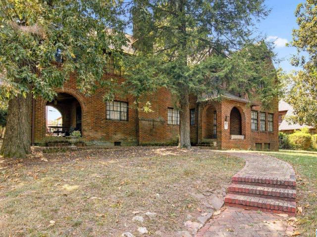 2837 Bush Boulevard